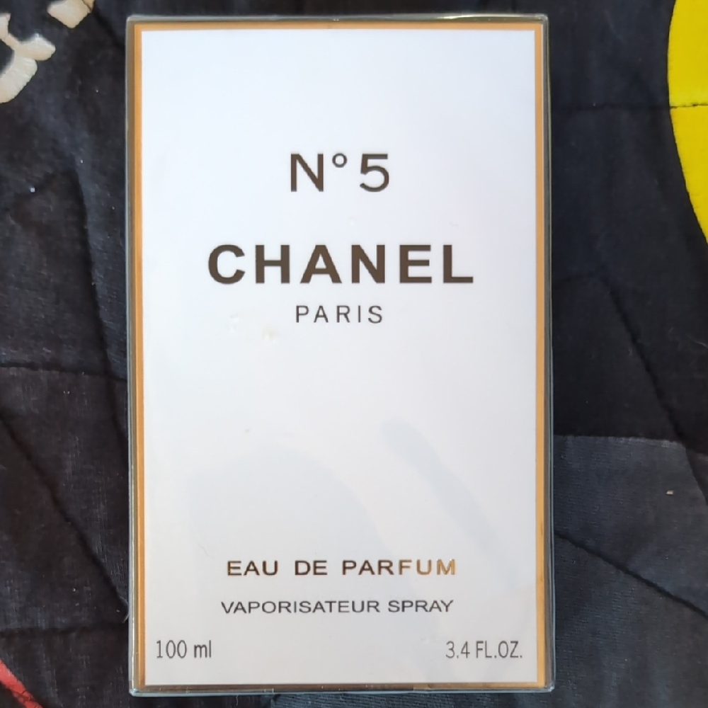 CHANEL N°5 Eau de Parfum 100ml - Classic White and Black